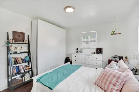 3851 SW 31st Court West Park FL 33023