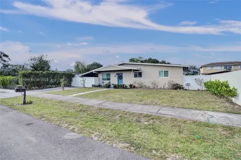 3851 SW 31st Court West Park FL 33023