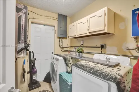 3851 SW 31st Court West Park FL 33023