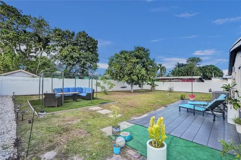3851 SW 31st Court West Park FL 33023