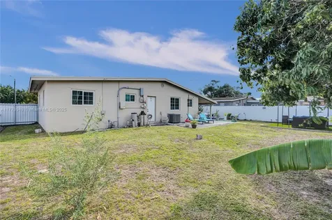 3851 SW 31st Court West Park FL 33023