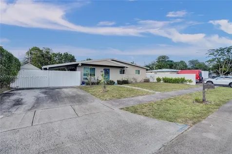 3851 SW 31st Court West Park FL 33023