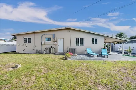 3851 SW 31st Court West Park FL 33023