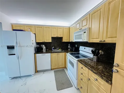 18071 Biscayne Boulevard Aventura FL 33160