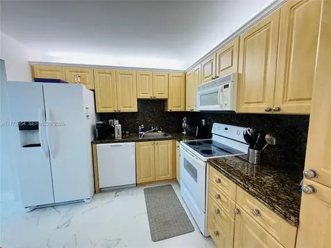 18071 Biscayne Boulevard Aventura FL 33160