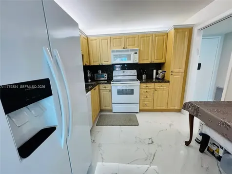 18071 Biscayne Boulevard Aventura FL 33160