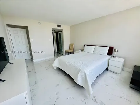 18071 Biscayne Boulevard Aventura FL 33160