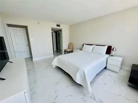 18071 Biscayne Boulevard Aventura FL 33160