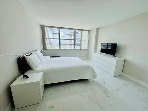 18071 Biscayne Boulevard Aventura FL 33160