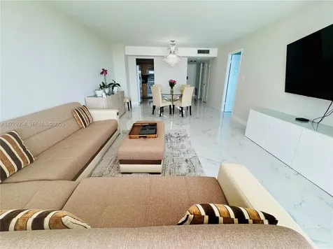 18071 Biscayne Boulevard Aventura FL 33160