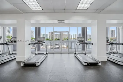 18071 Biscayne Boulevard Aventura FL 33160