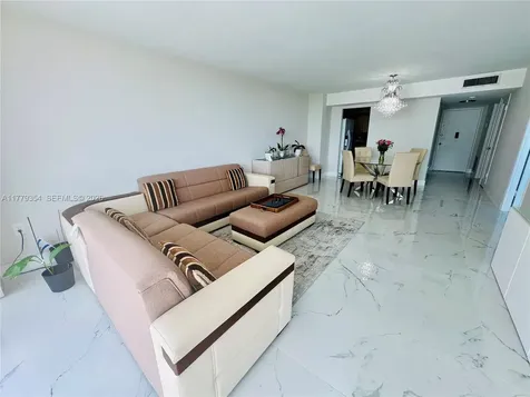 18071 Biscayne Boulevard Aventura FL 33160