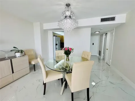 18071 Biscayne Boulevard Aventura FL 33160
