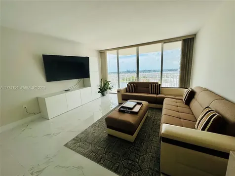 18071 Biscayne Boulevard Aventura FL 33160