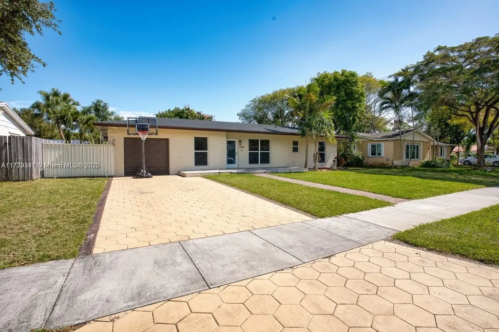 18033 SW 89th Place Palmetto Bay FL 33157