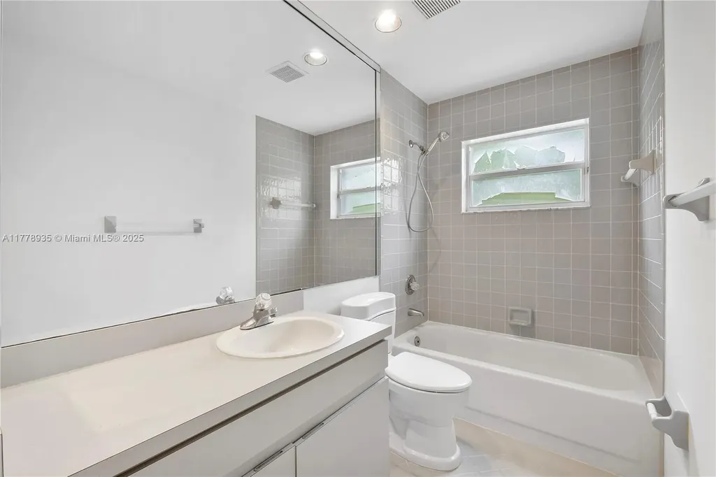 4622 NW 100th Terrace Coral Springs FL 33076