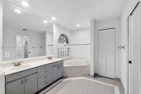 4622 NW 100th Terrace Coral Springs FL 33076