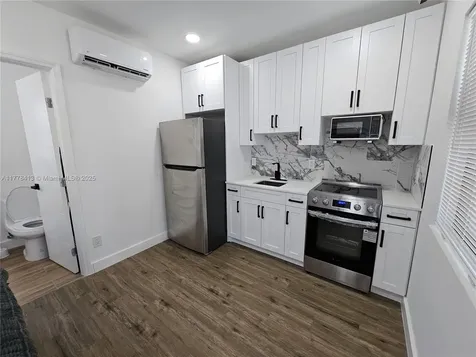 1946 Pierce Street Hollywood FL 33020