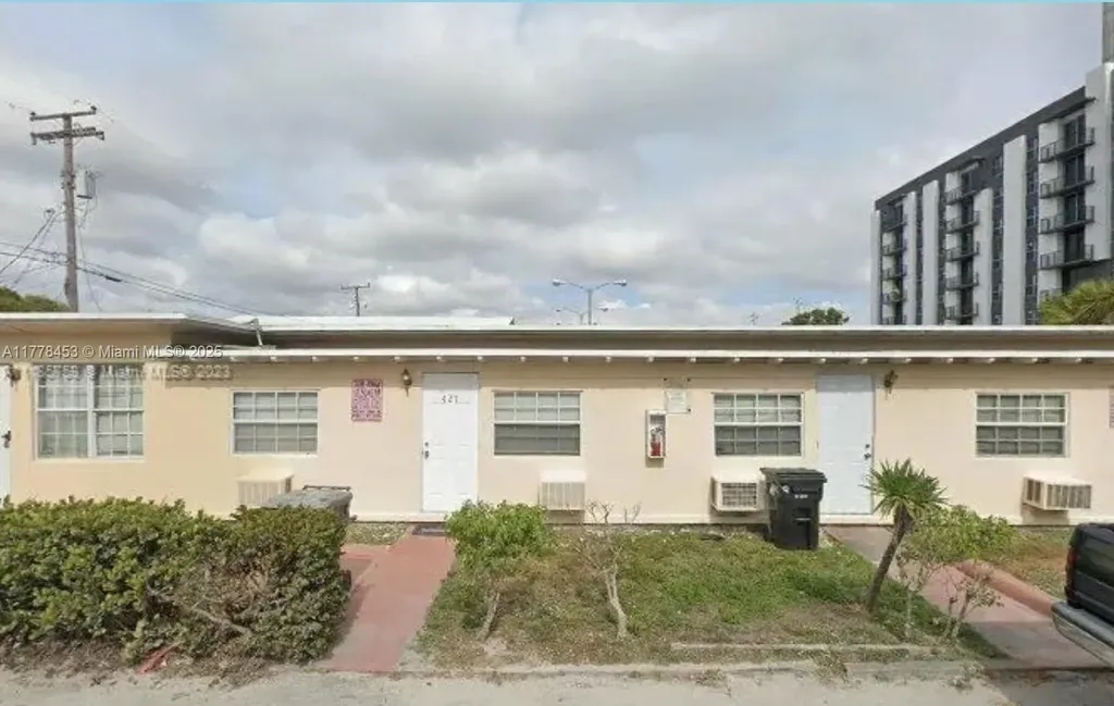 425 NE 8th Street Fort Lauderdale FL 33304