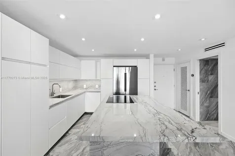 1658 Bay Road Miami Beach FL 33139