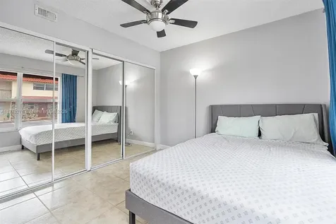 6668 SW 41st Place Davie FL 33314