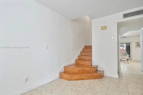 6668 SW 41st Place Davie FL 33314