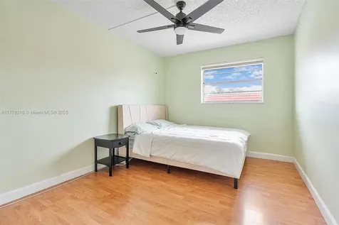 6668 SW 41st Place Davie FL 33314