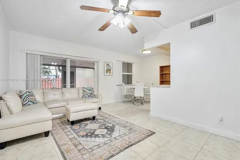 6668 SW 41st Place Davie FL 33314