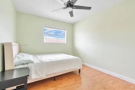 6668 SW 41st Place Davie FL 33314