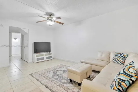 6668 SW 41st Place Davie FL 33314