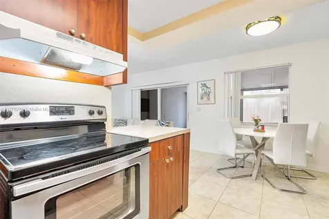 6668 SW 41st Place Davie FL 33314