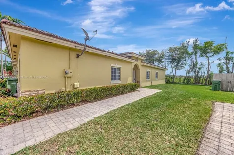 3274 NE 11th Drive Homestead FL 33033