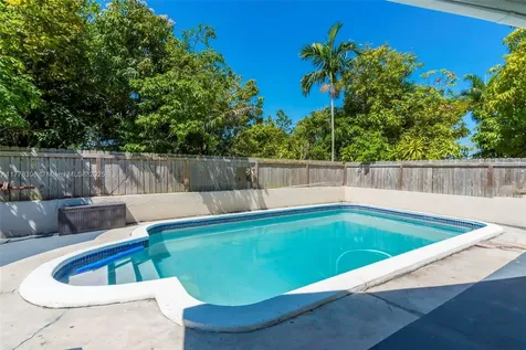 3800 NW 37th Street Lauderdale Lakes FL 33309