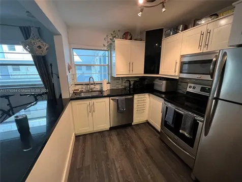 221 Meridian Avenue Miami Beach FL 33139