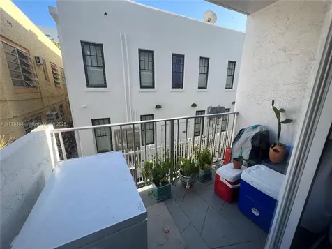 221 Meridian Avenue Miami Beach FL 33139