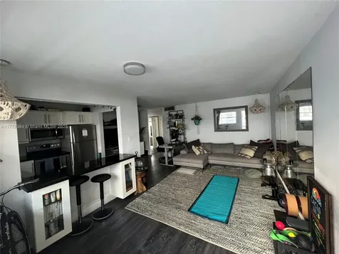 221 Meridian Avenue Miami Beach FL 33139