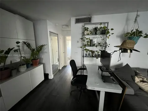 221 Meridian Avenue Miami Beach FL 33139