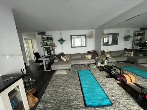 221 Meridian Avenue Miami Beach FL 33139