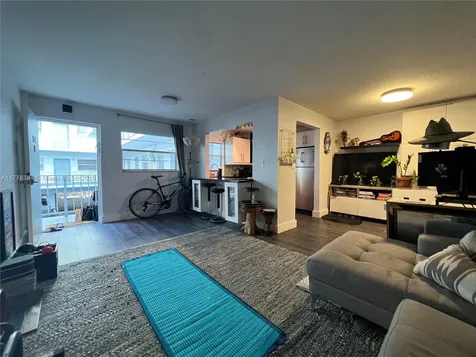 221 Meridian Avenue Miami Beach FL 33139