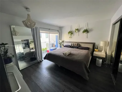 221 Meridian Avenue Miami Beach FL 33139