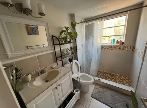221 Meridian Avenue Miami Beach FL 33139