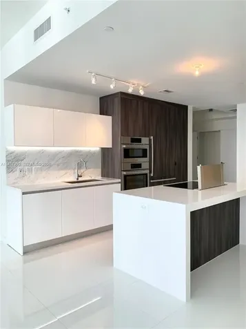 851 NE 1st Avenue Miami FL 33132