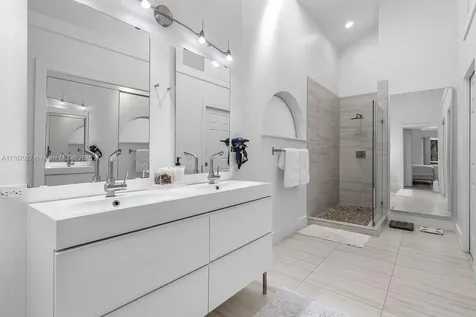 517 Misty Oaks Drive Pompano Beach FL 33069