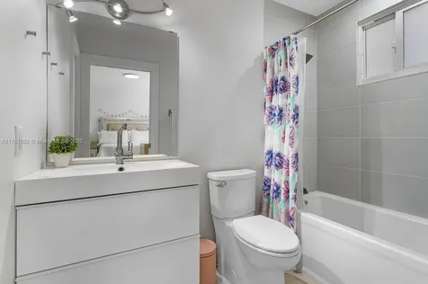 517 Misty Oaks Drive Pompano Beach FL 33069