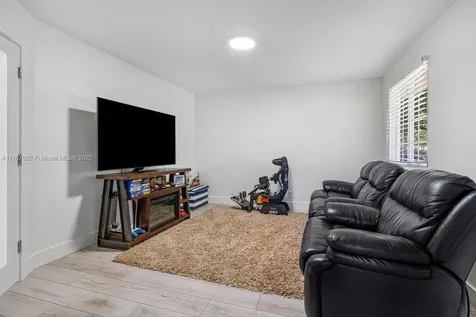 517 Misty Oaks Drive Pompano Beach FL 33069