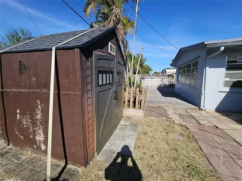210 SW 68th Boulevard Pembroke Pines FL 33023