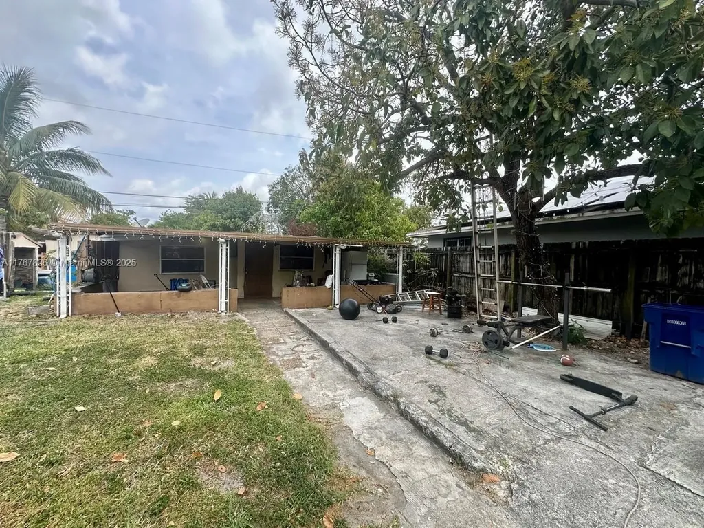1739 NW 113th Terrace Miami FL 33167