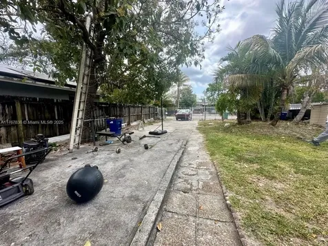 1739 NW 113th Terrace Miami FL 33167