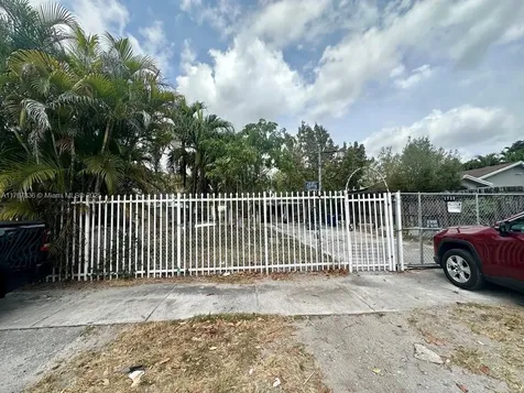 1739 NW 113th Terrace Miami FL 33167