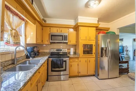 1300 SW 67th Way Pembroke Pines FL 33023